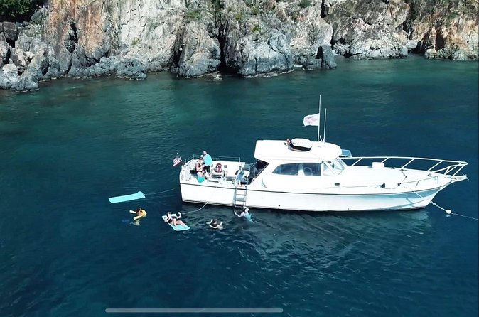 Circle the Island of St. John | Lunch stop at Lime Out (Taco Boat) - Lovango offers one last choice