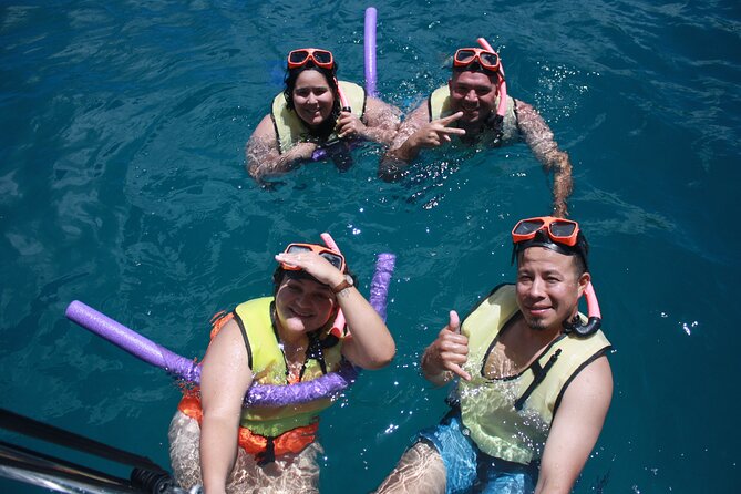St. James Snorkel & Pizza Pi Lunch - Pizza Pi arrives by dinghy